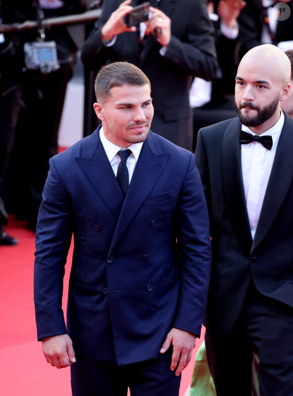 L'occasion pour Antoine Dupont de répondre à tout type de question

Antoine Dupont et le chanteur Oli - Montée des marches du film " Emilia Perez " lors du 77ème Festival International du Film de Cannes, au Palais des Festivals à Cannes. Le 18 mai 2024 © Jacovides-Moreau / Bestimage