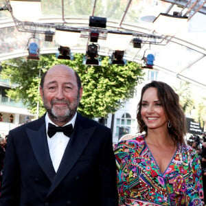 Et cela les change des tapis rouges...
Kad Merad et sa compagne Julia Vignali - Montée des marches du film " OSS 117 : Alerte rouge en Afrique Noire " lors du 74ème Festival International du Film de Cannes. Le 17 juillet 2021 © Borde-Jacovides-Moreau / Bestimage