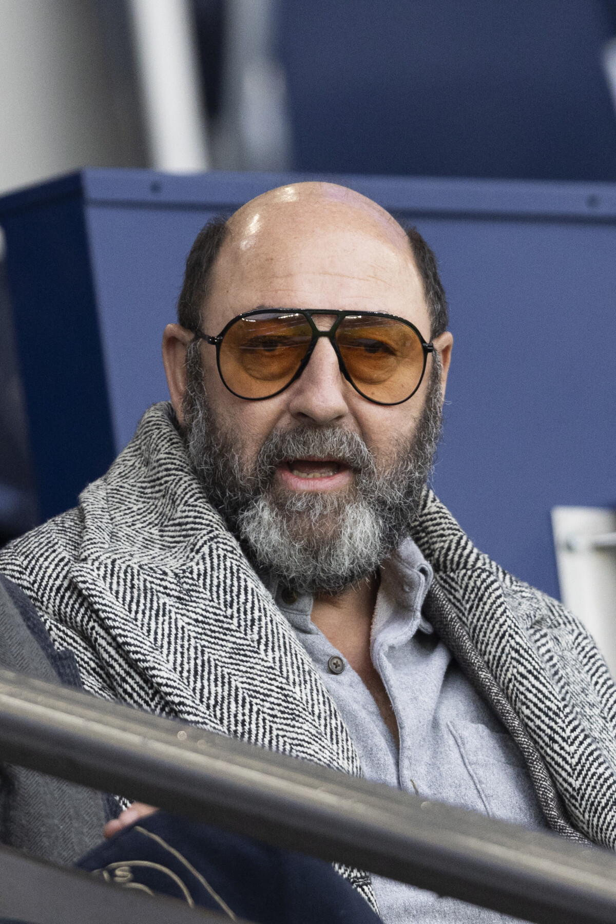 Merad Deva Photo : Kad Merad - People dans les tribunes du match de Ligue 1 Uber ...