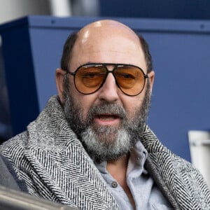 Kad Merad - People dans les tribunes du match de Ligue 1 Uber Eats "PSG-Rennes" (1-1) au Parc des Princes à Paris le 25 février 2023. © Cyril Moreau/Bestimage