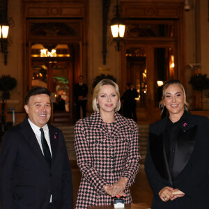 Stéphane Valeri, Président-Délégué de la Société des Bains de Mer, S.A.S. la Princesse Charlène, Natasha Frost-Savio, Présidente et fondatrice - S.A.S. la Princesse Charlène, Présidente d'Honneur de l'association Pink Ribbon, a procédé à l'illumination de la place du casino en rose à Monaco le 4 Octobre 2024. © Dominique Jacovides - Bruno Bebert / Bestimage 