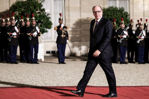 Le Prince Albert II de Monaco arrive au palais de l'Élysée pour un dîner offert aux chefs d'état et de gouvernement par le président de la république dans le cadre du XIXe Sommet de la Francophonie à Paris, le 4 octobre 2024. © Stéphane Lemouton / Bestimage 