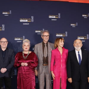 Christian Clavier, Michel Blanc, Josiane Balasko, Thierry Lhermitte, Marie-Anne Chazel, Gérard Jugnot et Bruno Moynot lors du photocall lors de la 46ème cérémonie des César à l'Olympia à Paris, France, le 12 mars 2021.© Thomas Samson / Pool / Bestimage 