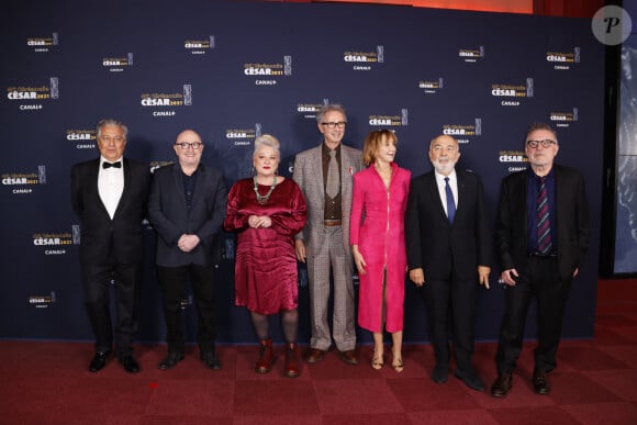 Christian Clavier, Michel Blanc, Josiane Balasko, Thierry Lhermitte, Marie-Anne Chazel, Gérard Jugnot et Bruno Moynot lors du photocall lors de la 46ème cérémonie des César à l'Olympia à Paris, France, le 12 mars 2021.© Thomas Samson / Pool / Bestimage 