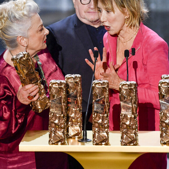 Un César spécial pour la troupe du Splendid, Josiane Balasko, Michel Blanc, Thierry Lhermitte, Marie-Anne Chazel, sur scène lors de la 46ème cérémonie des César à l'Olympia à Paris le 12 mars 2021. © Pierre Villard/ Pool / Bestimage 