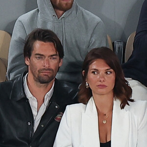 Camille Lacourt et sa compagne Alice Detollenaere dans les tribunes lors des Internationaux de France 2024 à Roland Garros le 03 juin 2024 à Paris, France. Photo par Nasser Berzane/ABACAPRESS.COM