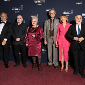 Christian Clavier, Michel Blanc, Josiane Balasko, Thierry Lhermitte, Marie-Anne Chazel, Gérard Jugnot et Bruno Moynot lors du photocall lors de la 46ème cérémonie des César à l'Olympia à Paris le 12 mars 2021 © Pascal le Segretain / Pool / Bestimage 