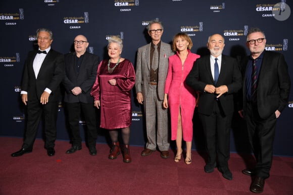 Christian Clavier, Michel Blanc, Josiane Balasko, Thierry Lhermitte, Marie-Anne Chazel, Gérard Jugnot et Bruno Moynot lors du photocall lors de la 46ème cérémonie des César à l'Olympia à Paris le 12 mars 2021 © Pascal le Segretain / Pool / Bestimage 