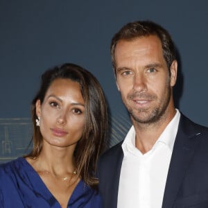 Richard Gasquet et une amie - Soirée de gala "Coeur Central" au profit de Terre d'Impact fonds de dotation de la FFT et de l'association Fête le Mur sur le Court Central Philippe Chatrier à Roland Garros, Paris le 5 juillet 2022. © Marc Ausset-Lacroix/Bestimage