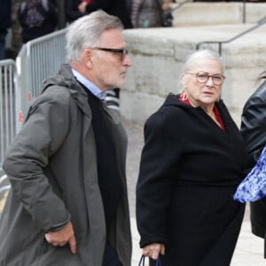 Des autres membres du Splendid étaient au rendez-vous
Josiane Balasko arrive à la cérémonie d'enterrement de l'acteur français Michel Blanc à l'église Saint Eustache à Paris, France, le 10 octobre 2024. Il est décédé le 4 octobre à la suite d'une crise cardiaque consécutive à un choc anaphylactique. Michel Blanc était connu pour son rôle du célibataire maladroit Jean-Claude Dusse dans le film " Les Bronzés " de 1978. Photo par Nasser Berzane/ABACAPRESS.COM
Traduit avec DeepL.com (version gratuite)