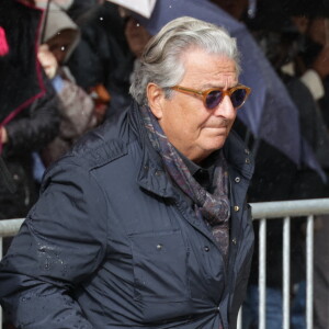 Comme Christian Clavier
Christian Clavier lors de la cérémonie d'enterrement de l'acteur français Michel Blanc à l'église Saint Eustache à Paris, France, le 10 octobre 2024. Il est décédé le 4 octobre à la suite d'une crise cardiaque consécutive à un choc anaphylactique. Michel Blanc était connu pour son rôle du célibataire maladroit Jean-Claude Dusse dans le film " Les Bronzés " de 1978. Photo par Nasser Berzane/ABACAPRESS.COM