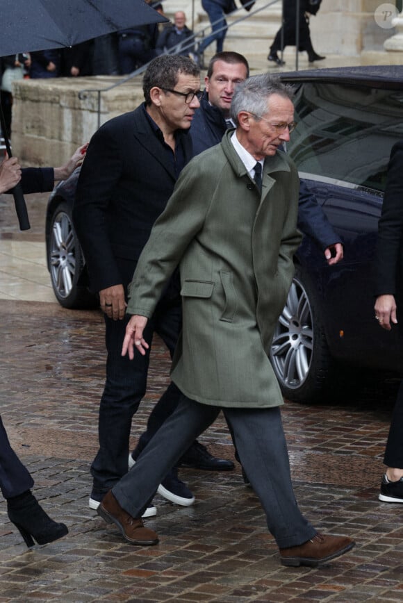 Dany Boon et Patrice Leconte arrivent à la cérémonie d'enterrement de l'acteur français Michel Blanc à l'église Saint Eustache à Paris, France, le 10 octobre 2024. Il est décédé le 4 octobre à la suite d'une crise cardiaque consécutive à un choc anaphylactique. Michel Blanc était connu pour son rôle du célibataire maladroit Jean-Claude Dusse dans le film " Les Bronzés " de 1978. Photo par Nasser Berzane/ABACAPRESS.COM