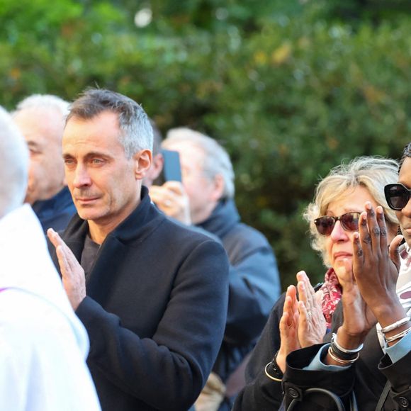 Ramatoulaye Diop, la compagne du défunt, Jean-Paul Rouve - Sortie des Obsèques de Michel Blanc en l'église Saint-Eustache à Paris, le 10 octobre 2024. © Moreau / Jacovides / Bestimage 