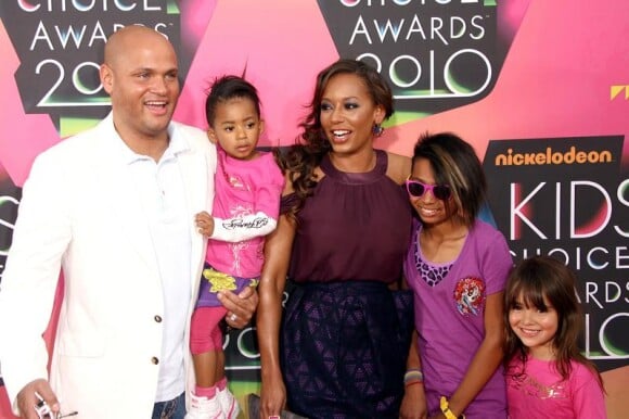 Melanie Brown, venue en famille avec son époux Stephen Belafonte lors de la 23e cérémonie des Kids' Choice Awards, samedi 27 mars.