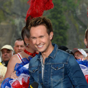 Cyril Féraud sur le départ de la deuxième étape de la 103ème édition de la course cycliste du tour de France avec les danseuses du Moulin-Rouge le 3 juillet 2016 entre Saint-Lo et Cherbourg-en-Cotentin, en Normandie le 3 juillet 2016. . © Coadic Guirec / Bestimage