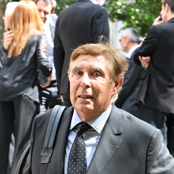 Jean-Pierre Foucault - Sorties des obsèques de Nonce Paolini en l'église Saint-Honoré-d'Eylau, 66 bis, avenue Raymond-Poincaré à Paris, France, le 23 juillet 2024.