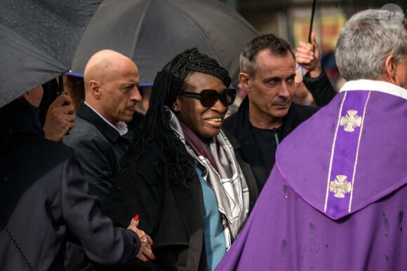 Ramatoulaye Diop arrive à la cérémonie d'enterrement de l'acteur français Michel Blanc à l'église Saint Eustache à Paris, France, le 10 octobre 2024. Il est décédé le 4 octobre à la suite d'une crise cardiaque consécutive à un choc anaphylactique. Blanc était connu pour son rôle du célibataire maladroit Jean-Claude Dusse dans le film "Les Bronzés" de 1978. Photo par Denis Prezat/ABACAPRESS.COM