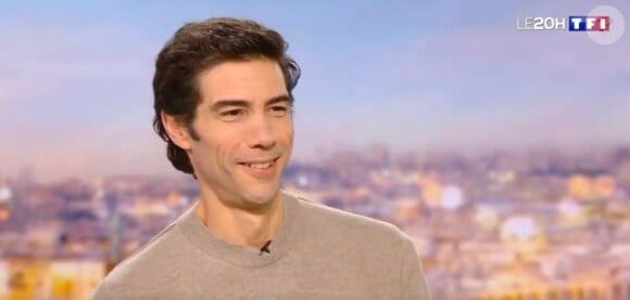 "Tout va très bien. Je dois juste perdre beaucoup de poids pour un rôle que je travaille actuellement. C'est nécessaire, une fois de plus, donc je le fais", a assuré Tahar Rahim.
Tahar Rahim face à Audrey Crespo-Mara aux côtés de Grand Corps Malade sur le plateau du JT de TF1 ce dimanche 13 octobre 2024.