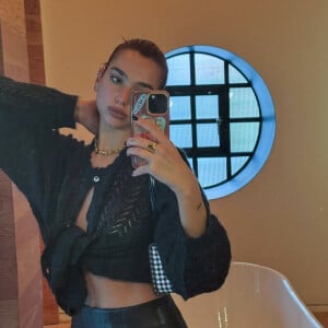 Ce mélange plutôt surprenant a depuis été largement commenté. Si certains éditorialistes se sont amusés à le goûter, on s'est également demandé s'il était un allié bien être. 
Dua Lipa sur Instagram