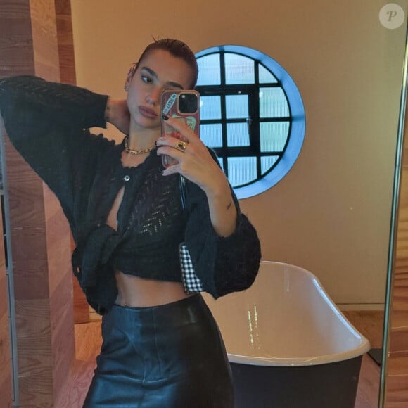 Ce mélange plutôt surprenant a depuis été largement commenté. Si certains éditorialistes se sont amusés à le goûter, on s'est également demandé s'il était un allié bien être. 
Dua Lipa sur Instagram