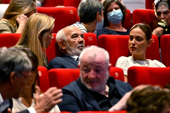 Découvrez lequel
Patricia Campi, son mari Gérard Jugnot et Nora Arnezeder lors de la quatrième soirée de la 3ème édition du Festival Cinéroman à Nice, France, le 23 octobre 2021. © Bruno Bebert/Bestimage