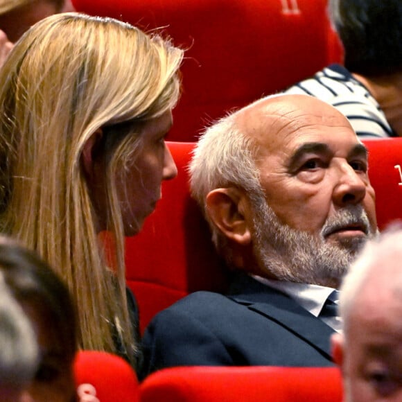 Découvrez lequel
Patricia Campi, son mari Gérard Jugnot et Nora Arnezeder lors de la quatrième soirée de la 3ème édition du Festival Cinéroman à Nice, France, le 23 octobre 2021. © Bruno Bebert/Bestimage