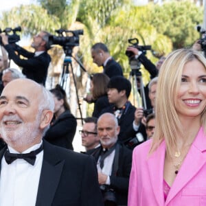 Gérard Jugnot et sa femme Patricia Campi - Montée des marches du film "Coupez !" pour la cérémonie d'ouverture du 75ème Festival International du Film de Cannes. Le 17 mai 2022 © Olivier Borde / Bestimage 