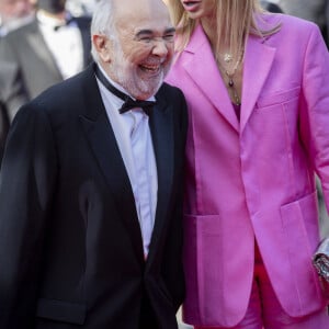 Gérard Jugnot et sa femme Patricia Campi - Montée des marches du film "Coupez !" pour la cérémonie d'ouverture du 75ème Festival International du Film de Cannes. Le 17 mai 2022 © Cyril Moreau / Bestimage 