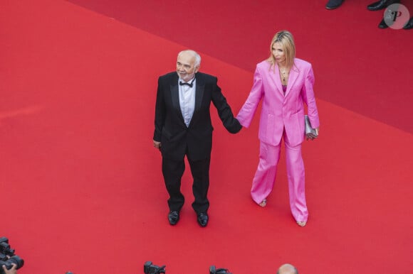 Gérard Jugnot et sa femme Patricia Campi - Montée des marches du film "Coupez !" pour la cérémonie d'ouverture du 75ème Festival International du Film de Cannes. Le 17 mai 2022 © Pool / Bestimage 