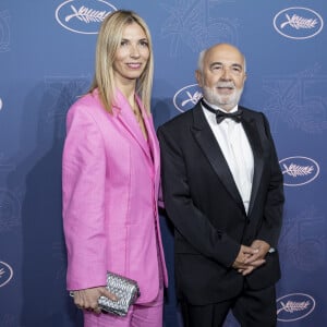 Elle travaille dans un tout autre domaine que celui de son célèbre époux
Gérard Jugnot et sa femme Patricia Campi - Photocall du dîner d'ouverture du 75ème Festival International du Film de Cannes au ... à Cannes. Le 17 mai 2022 © Borde-Jacovides-Moreau / Bestimage 