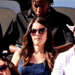 Thomas Hollande et sa femme Emilie Broussouloux - Célébrités dans les tribunes des Internationaux de France de tennis de Roland Garros 2024 à Paris le 7 juin 2024. © Jacovides-Moreau/Bestimage 