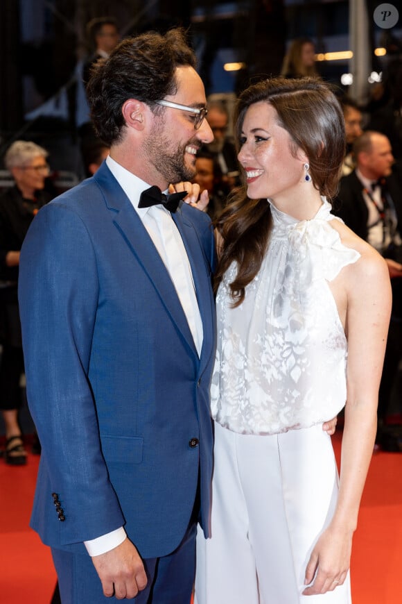 Thomas Hollande, sa femme Emilie Broussouloux - Montée des marches du film "R.M.N." lors du 75ème Festival International du Film de Cannes, le 21 mai 2022. © Cyril Moreau / Bestimage 