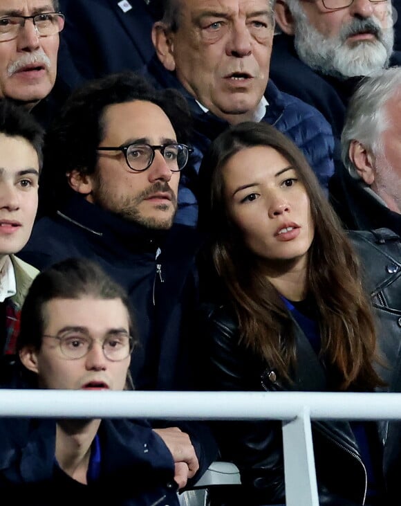 Thomas Hollande et sa femme Emilie Broussouloux - People des les tribunes de la coupe du Monde de Rugby France 2023 - Match de quart de finale "France-Afrique du Sud (28-29)" au Stade de France à Saint-Denis 15 octobre 2023. © Moreau-Jacovides/Bestimage 