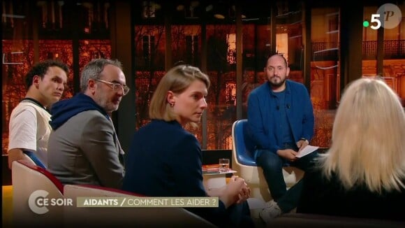 Laure Adler évoque son expérience en tant qu'aidante de ses parents, sur le plateau de l'émission C ce soir (France 5), devant Bruno Solo, Théo Curin et Eglantine Emeyé