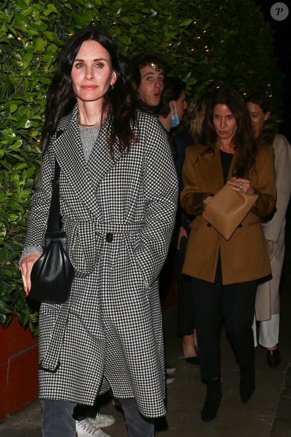 Exclusif - Courteney Cox a dîné avec des amis au restaurant Giorgio Baldi à Santa Monica le 25 février 2022.