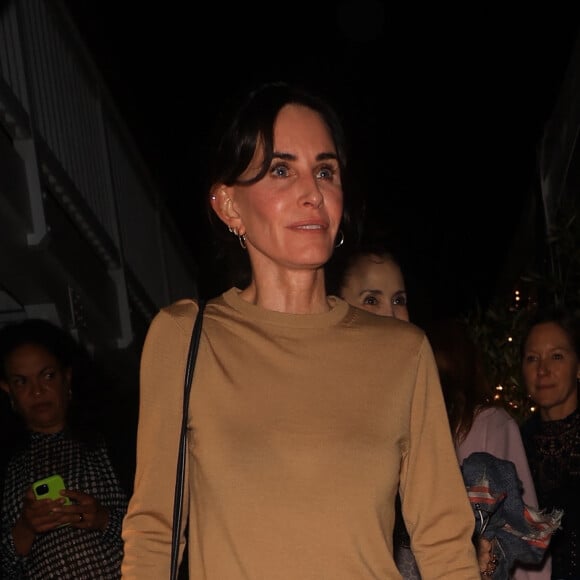 Courteney Cox sort du restaurant Giorgio Baldi à Santa Monica.