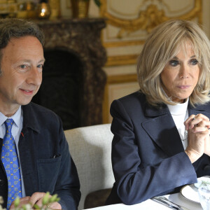 Outre la première Dame de France, le spécialiste des têtes couronnées Stéphane Bern était aussi de la partie.
Le journaliste spécialisé dans les royautés Stéphane Bern et la Première dame Brigitte Macron lors déjeuner de travail avec les acteurs français et belges de l'industrie créative et culturelle à l'Hôtel de Ville de Paris, France, le 15 octobre 2024, le deuxième jour de la visite officielle du couple royal belge en France. © Didier Lebrun/Pool/Photonews/Bestimage 