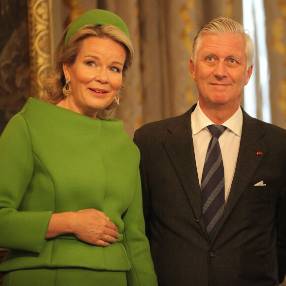 En ce début de semaine, le roi Phillippe et la reine Mathilde de Belgique ont entamé une visite d'État de trois jours en France.
Le roi Philippe et la reine Mathilde de Belgique reçus par Anne Hidalgo, maire de Paris, lors de la visite du couple royal en France, le 15 octobre 2024. © Jonathan Rebboah / Panoramic / Bestimage 