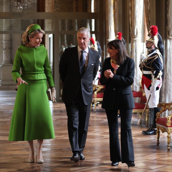 Le roi Philippe et la reine Mathilde de Belgique reçus par Anne Hidalgo, maire de Paris, lors de la visite du couple royal en France, le 15 octobre 2024. © Jonathan Rebboah / Panoramic / Bestimage 