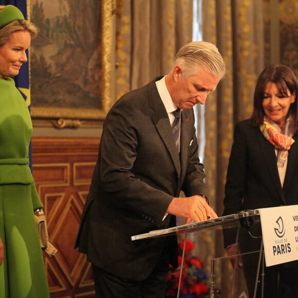 Le roi Philippe et la reine Mathilde de Belgique reçus par Anne Hidalgo, maire de Paris, lors de la visite du couple royal en France, le 15 octobre 2024. © Jonathan Rebboah / Panoramic / Bestimage 