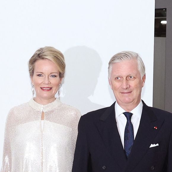 La reine Mathilde et le roi Philippe de Belgique lors d'un dîner au centre Pompidou à Paris autour de l'exposition "Surréalisme" le 15 octobre 2024. © Denis Guignebourg / Bestimage 