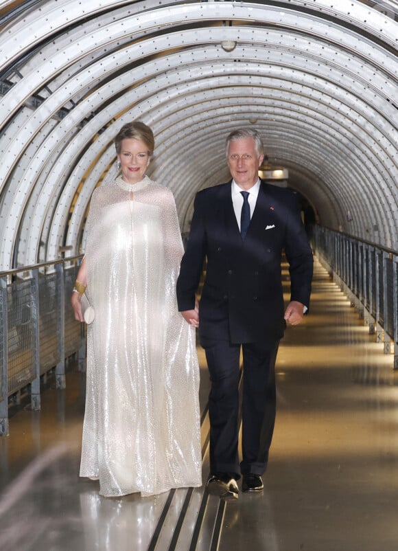 La reine Mathilde et le roi Philippe de Belgique lors d'un dîner au centre Pompidou à Paris autour de l'exposition "Surréalisme" le 15 octobre 2024. © Denis Guignebourg / Bestimage 