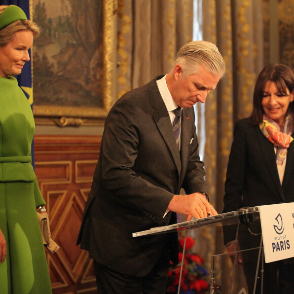 Le roi Philippe et la reine Mathilde de Belgique reçus par Anne Hidalgo, maire de Paris, lors de la visite du couple royal en France, le 15 octobre 2024. © Jonathan Rebboah / Panoramic / Bestimage 