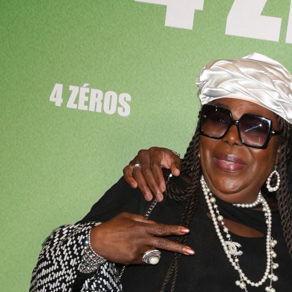 La mère de Paul Pogba, Yeo, se trouvait également au cinéma Pathé Palace à Paris
 
Yeo Pogba et son fils Paul Pogba - Avant-première du film "4 Zéros" au cinéma Pathé Palace à Paris le 15 octobre 2024. © Coadic Guirec/Bestimage