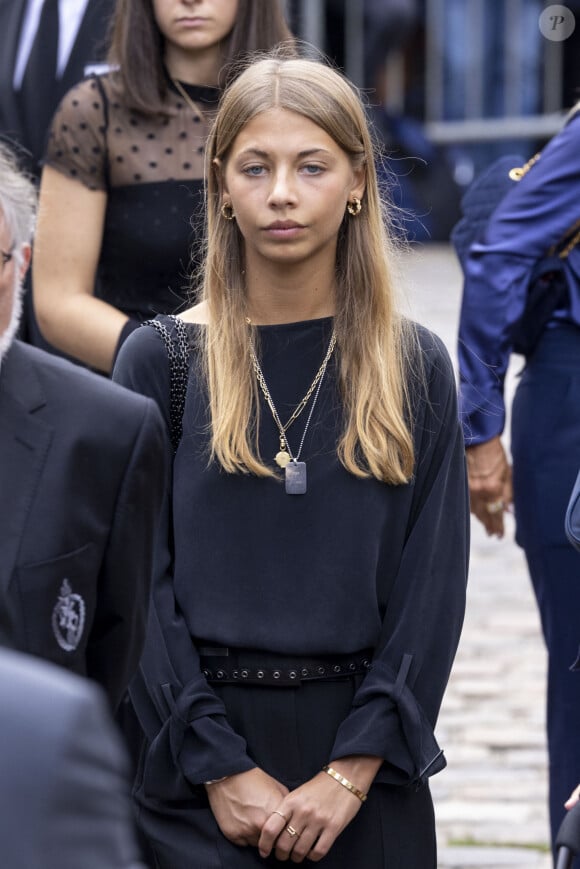 Stella Belmondo - Sorties - Obsèques de Jean-Paul Belmondo en l'église Saint-Germain-des-Prés, à Paris le 10 septembre 2021. © Cyril Moreau / Bestimage 