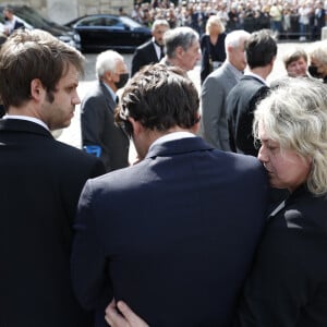 Alessandro Belmondo, Giacomo et Luana Belmondo - Sorties - Obsèques de Jean-Paul Belmondo en l'église Saint-Germain-des-Prés, à Paris le 10 septembre 2021. © Cyril Moreau / Bestimage 