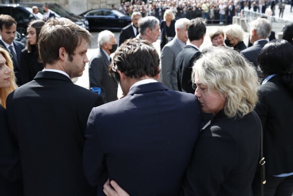 Alessandro Belmondo, Giacomo et Luana Belmondo - Sorties - Obsèques de Jean-Paul Belmondo en l'église Saint-Germain-des-Prés, à Paris le 10 septembre 2021. © Cyril Moreau / Bestimage 