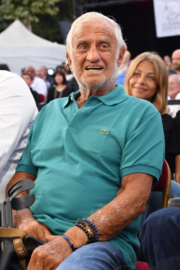 Exclusif - Jean-Paul Belmondo et sa fille Stella - Gala de boxe "No Limit Episode IX" organisé par B. Asloum (ancien champion du monde de boxe) en plein air au théâtre Tivol au Cannet le 18 juillet 2019. © Bruno Bebert/Bestimage 