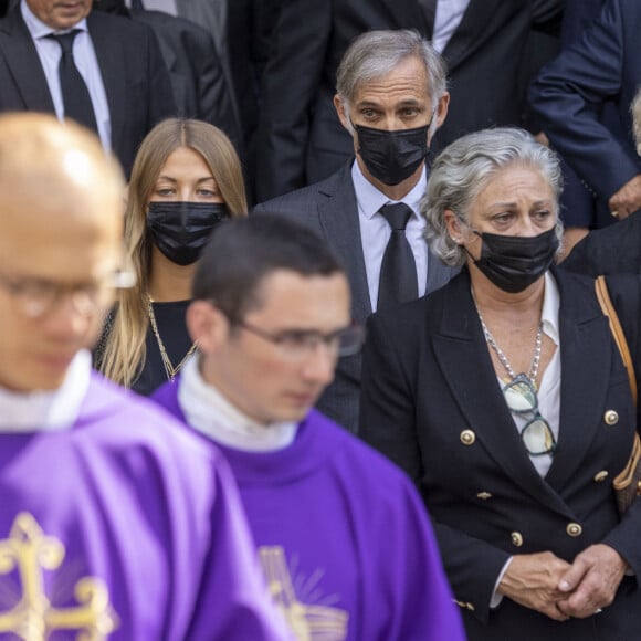 Stella et Paul Belmondo, Florence Belmondo, Muriel Belmondo (soeur de J.P Belmondo) - Sorties - Obsèques de Jean-Paul Belmondo en l'église Saint-Germain-des-Prés, à Paris le 10 septembre 2021. © Cyril Moreau / Bestimage 