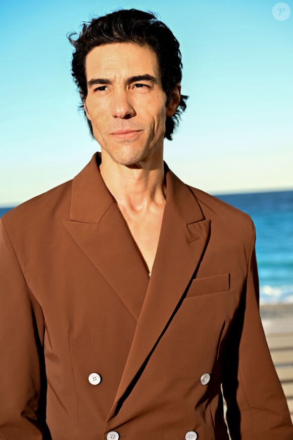 Tahar Rahim au photocall du film "Monsieur Aznavour" dans le cadre de la 6ème édition du festival Cinéroman, à Nice, France, le 5 Octobre 2024. © Bebert-Jacovides/Bestimage 